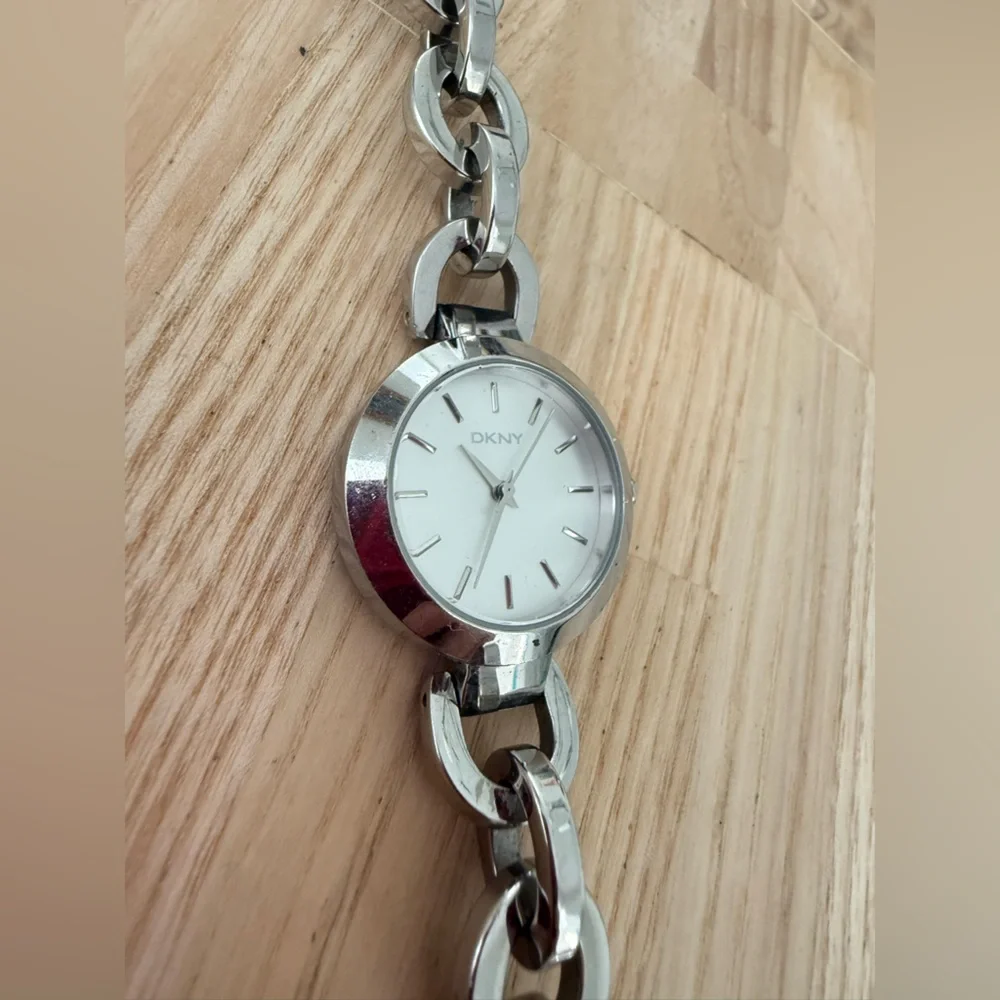 DKNY ladies stainless steel link bracelet watch NEW BATTERY